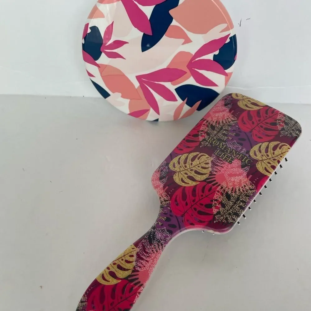 ❤️HOST‎ PICK❤️LED COMPACT MIRROR 5x MAGNIFICATION AND HAIR BRUSH